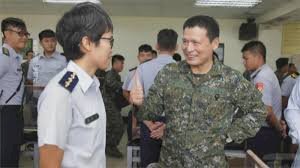 Phó tham mưu trưởng Bộ Quốc phòng đến thị sát đảo Đông Sa, khuyến khích động viên tinh thần quân dân đồn trú trên đảo