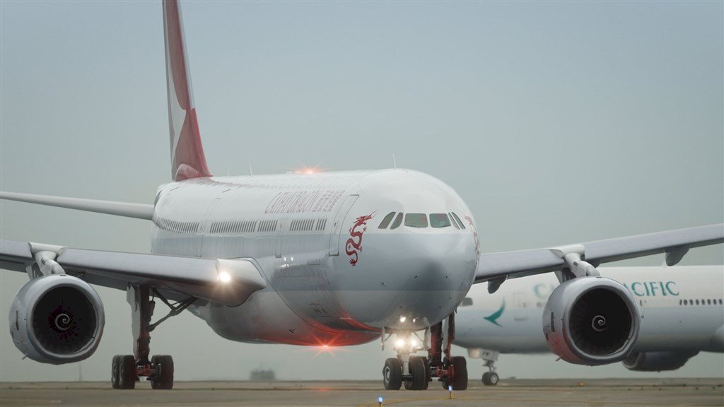 Hãng hàng không Cathay Pacific tuyên bố cắt giảm 24% lượng nhân công, sa thải 5.300 nhân viên