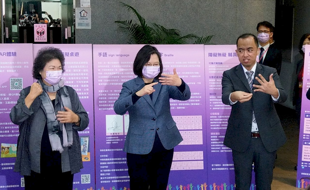 Nhân quyền là giá trị cơ bản và ưu tiên, Tổng thống: Viện Hành chính đang thảo luận thành lập Phòng Nhân quyền
