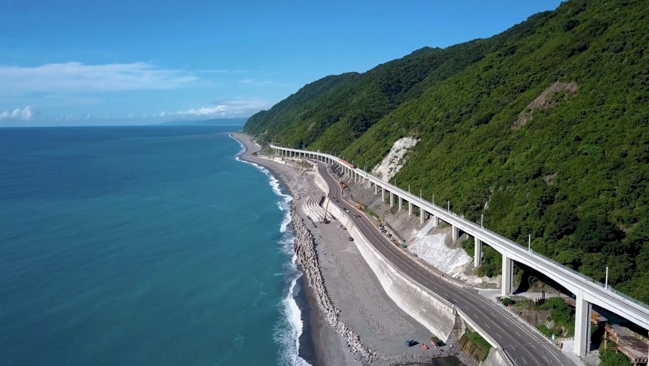 Sau 41 năm công trình “điện khí hóa hệ thống đường sắt vòng quanh đảo Đài Loan” đã hoàn thành chặng đường cuối cùng