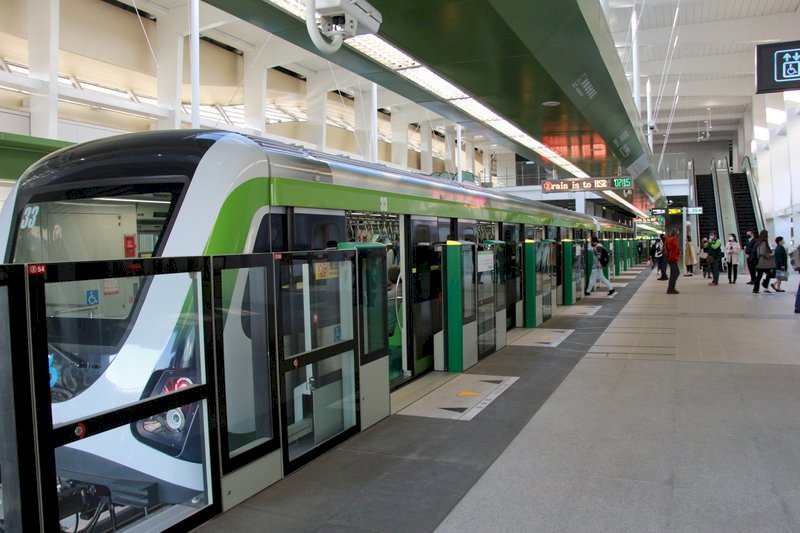 Tàu Metro Đài Trung khôi phục vận hành, người dân: Xe vững hơn