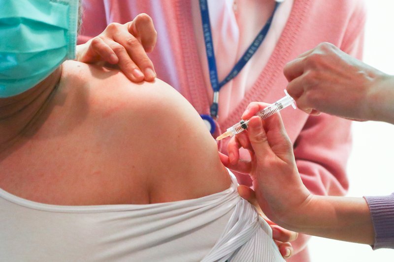 Nghỉ phép tiêm vaccine! Ngân hàng nhân lực: 60% doanh nghiệp đồng ý trả lương