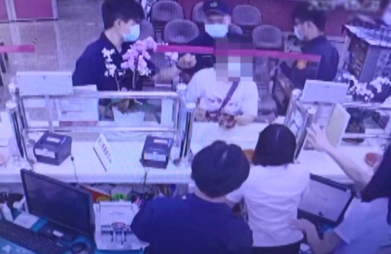 (Video) Các vụ lừa đảo mua hàng trực tuyến tăng 20％ trong mùa dịch