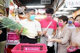 Hỗ trợ tiểu thương chợ truyền thống gia nhập kênh giao hàng tận nơi, Kha Văn Triết: chuyển đổi mô hình kinh doanh để tồn tại trong thời Covid