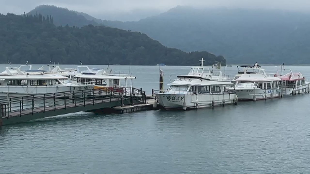 Du thuyền Nhật Nguyệt Đàm không đón khách lẻ, cấm ăn uống