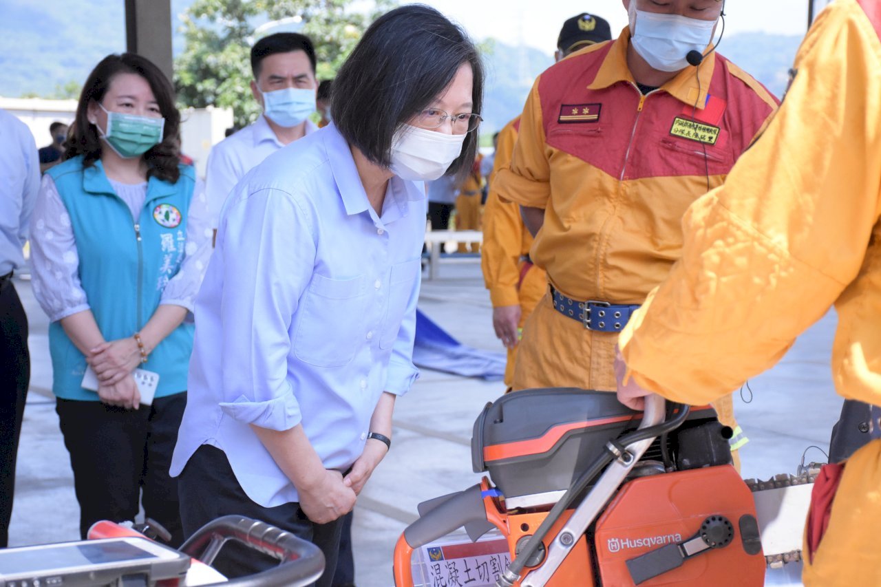 Thị sát trung tâm tập huấn PCCC, Tổng thống: nhất định sẽ là hậu thuẫn vững chắc nhất cho lực lượng PCCC