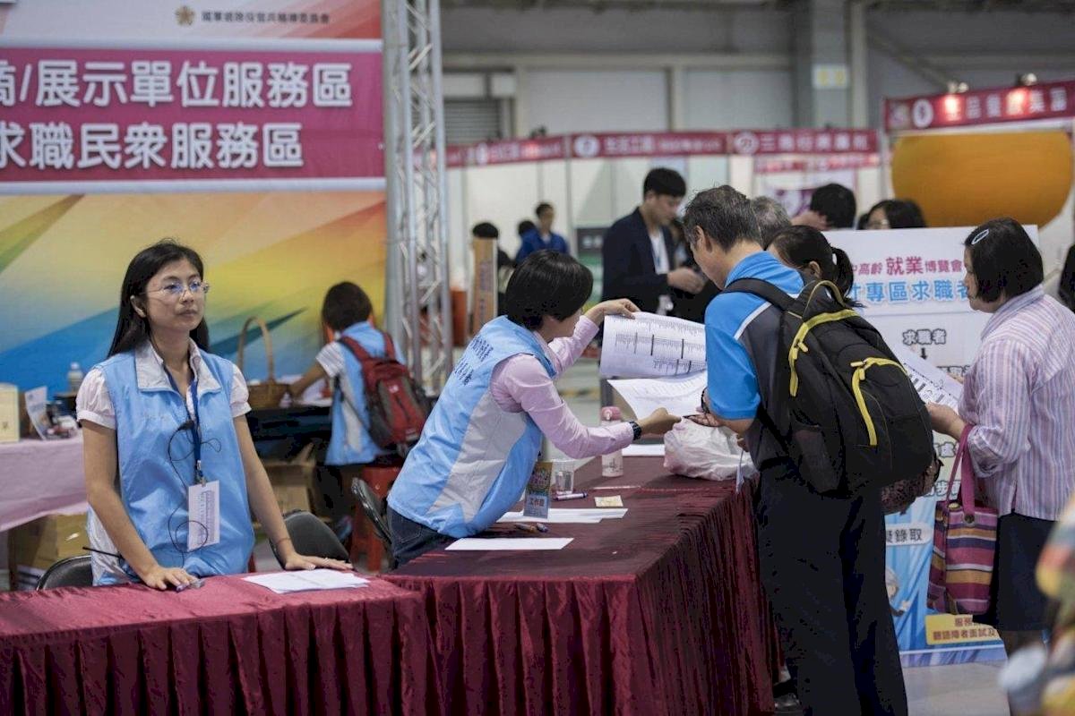 Khảo sát có 2/3 doanh nghiệp thuê nhóm người trên trung niên, cao tuổi, nhưng mức lương không lý tưởng
