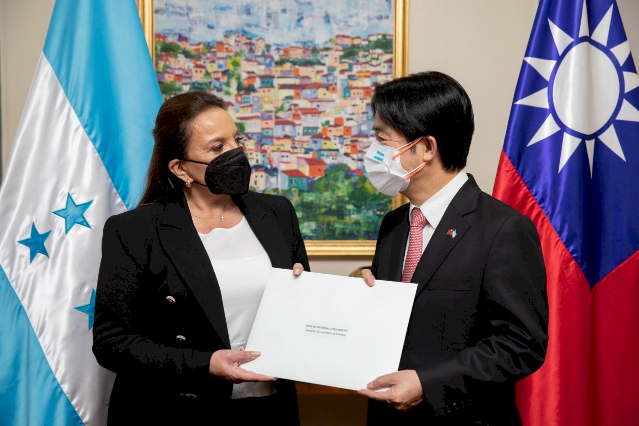 Tổng thống tân nhiệm của Honduras gặp mặt Phó Tổng thống Lại Thanh Đức, kỳ vọng duy trì bang giao hữu nghị giữa hai nước