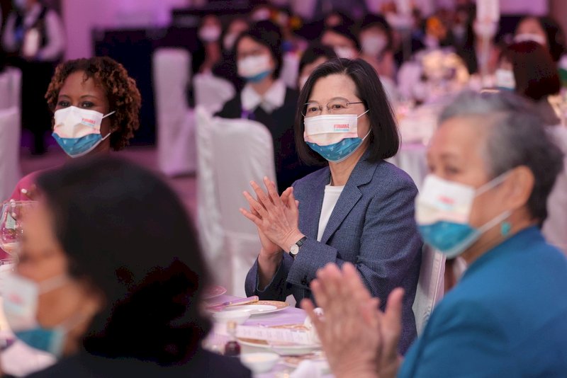 Tổng thống dự tiệc trưa mừng ngày Quốc tế Phụ nữ dành cho sứ giả các nước tại Đài Loan, hy vọng phá bỏ định kiến ​​và hiện thực hóa một thế giới không phân biệt đối xử