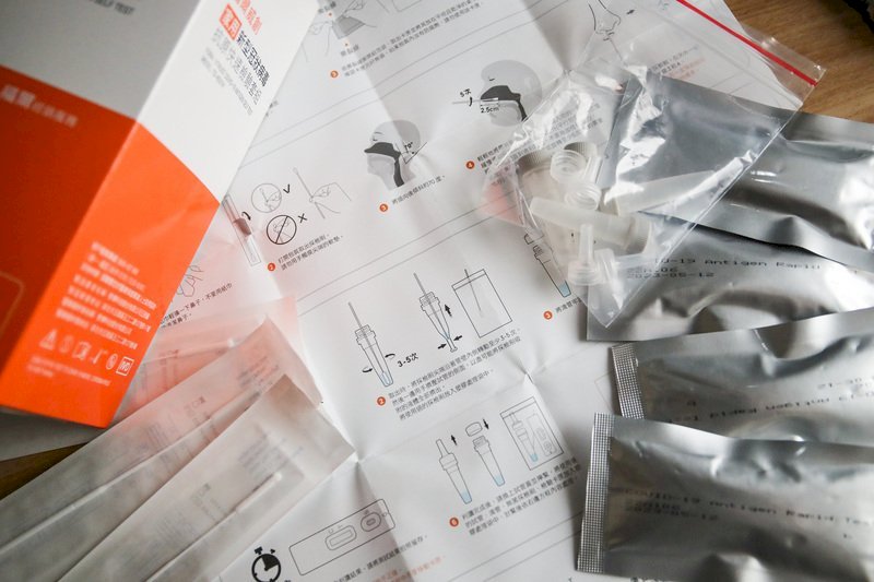 CECC: Sắp tới sẽ phân phát 200 ngàn bộ kit test nhanh cho khu có nguy cơ lây nhiễm cao