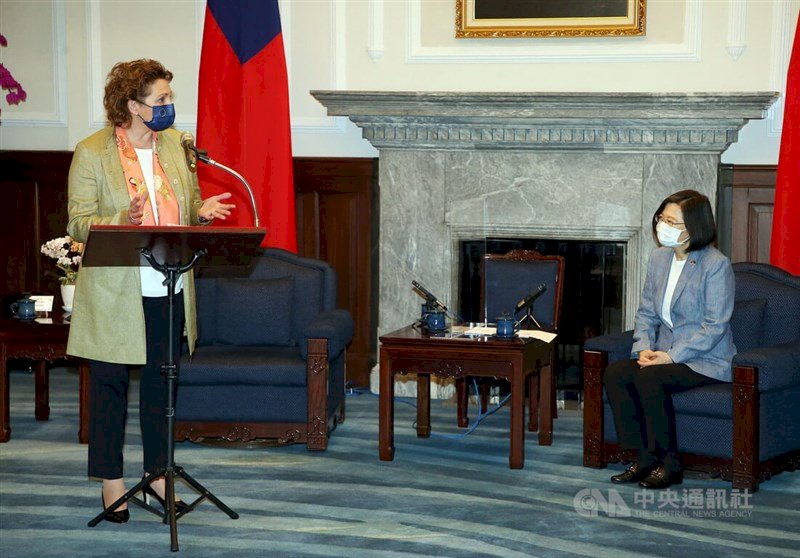 Tổng thống Thái Anh Văn tiếp đón Phó Chủ tịch Nghị viện châu Âu, kỳ vọng xây dựng mặt trận dân chủ vững chắc