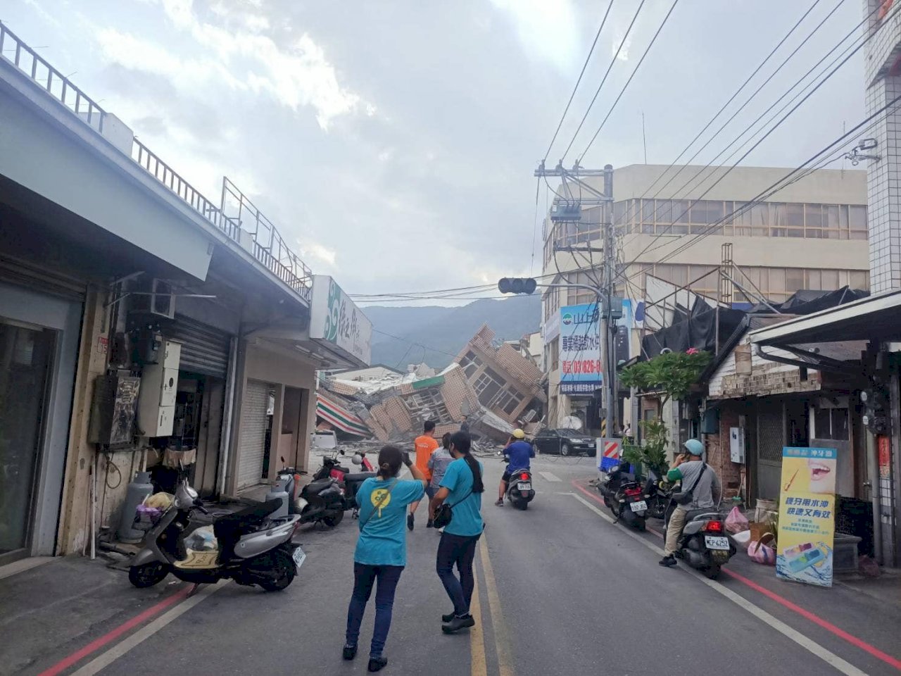 Động đất 6,8 độ Richter tại Đài Đông, thành lập Trung tâm Ứng biến thiên tai Trung ương từ 4 giờ chiều 18/9