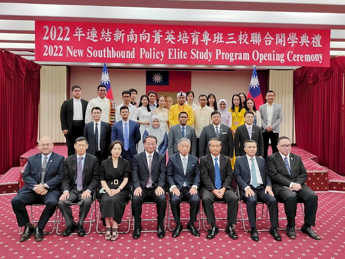 Thúc đẩy bồi dưỡng nhân tài Hướng Nam Mới, Bộ Ngoại giao và các trường đại học hợp tác mở lớp đào tạo tinh anh