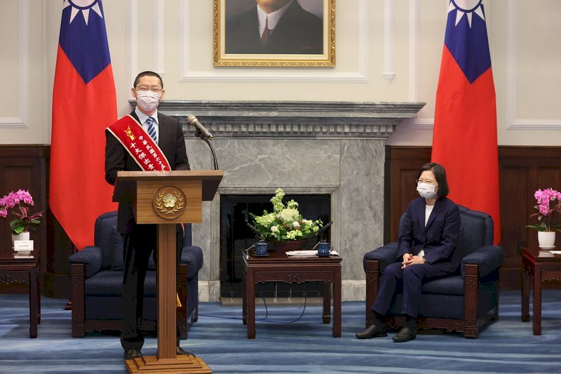 Tổng thống tiếp kiến 10 thanh niên xuất sắc năm 2022, hy vọng họ có thể làm người đại diện cho cuộc bỏ phiếu “Sửa Hiến pháp quyền công dân 18 tuổi”