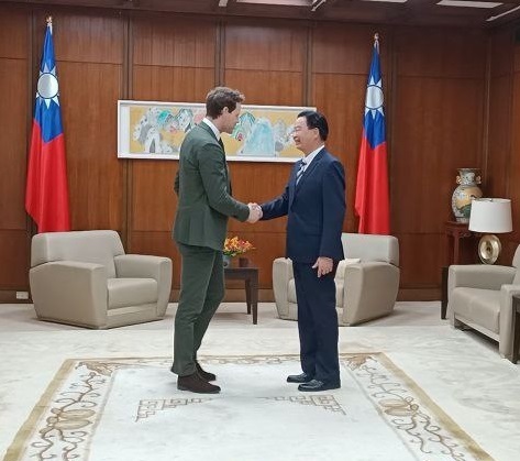 Ngoại trưởng Ngô Chiêu Nhiếp kêu gọi Trung Quốc dùng phương thức hòa bình giải quyết tranh chấp