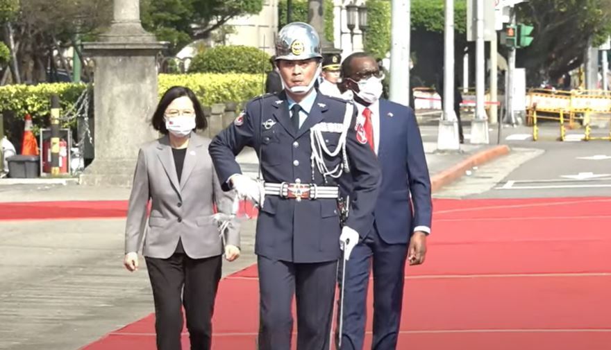 Đón tiếp phái đoàn đại biểu Saint Lucia bằng nghi thức duyệt đội danh dự, Tổng thống Thái Anh Văn: hy vọng cùng nắm bắt cơ hội khôi phục kinh tế