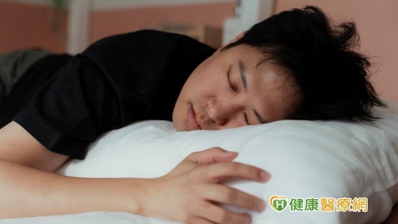 4 mẹo chữa trẹo cổ, đau lưng khi ngủ dậy