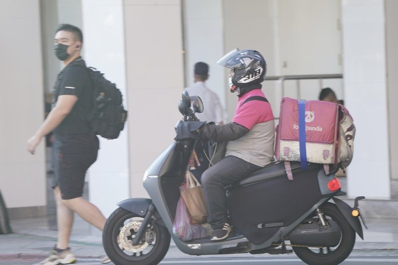 Vướng mắc vấn đề bảo hiểm trách nhiệm bên thứ ba cho nhân viên giao hàng, doanh nghiệp không muốn mua, hãng bảo hiểm ngừng bán