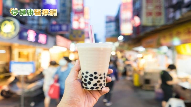 Phải leo 3 lượt cầu thang tòa cao ốc 101 Đài Bắc mới tiêu hóa hết một ly trà sữa có độ ngọt 100%