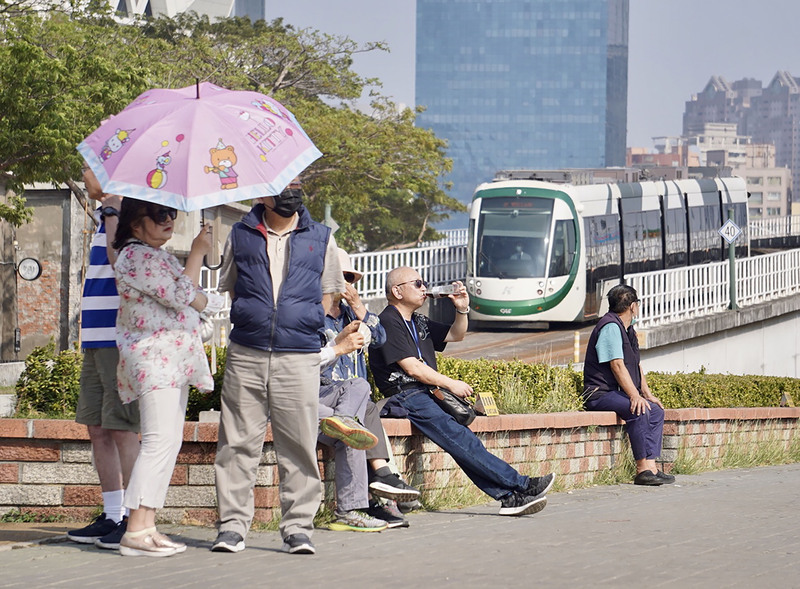 Gió mùa Đông Bắc suy yếu, ban ngày có nắng, miền Bắc vào đêm nhiệt độ giảm có mưa