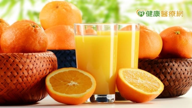 Cẩn thận tiêu thụ lượng đường quá mức do uống nước ép trái cây