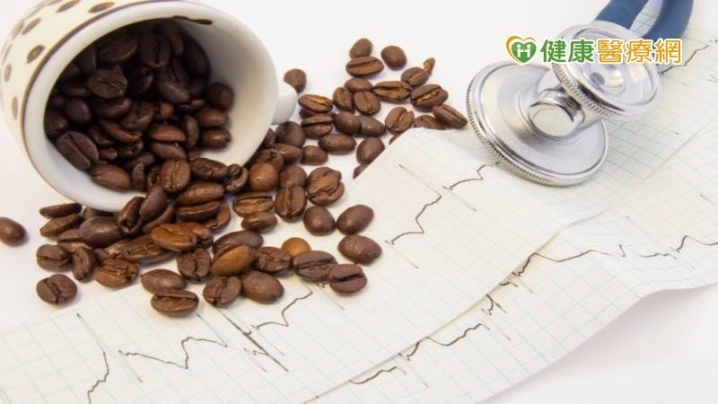 Uống quá nhiều cà phê có dễ gây ra các bệnh về tim mạch?