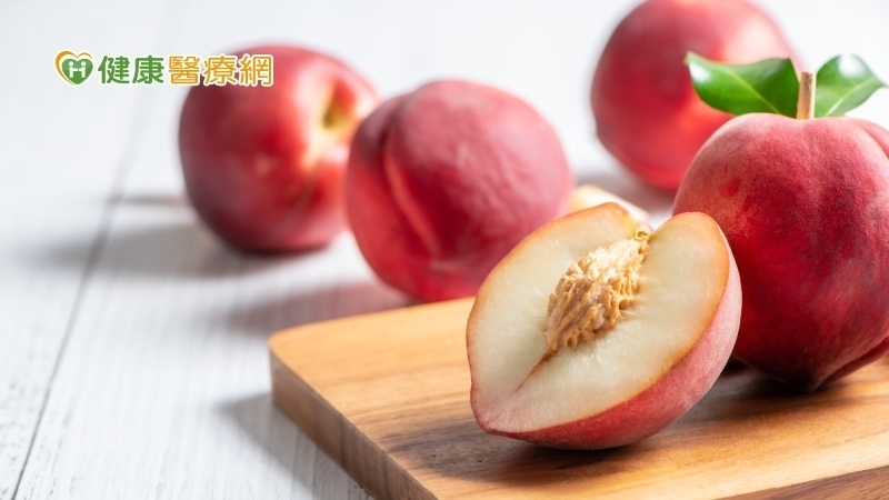 Đào chứa nhiều sắt hơn cả táo! 4 cách chọn đào tiên vừa thơm ngon lại mọng nước