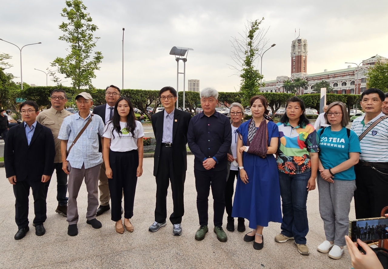 Đón tiếp đoàn thể bảo vệ môi trường, Tổng thống nhấn mạnh: dự phòng điện hạt nhân là một trong những lựa chọn trong tình huống khẩn cấp