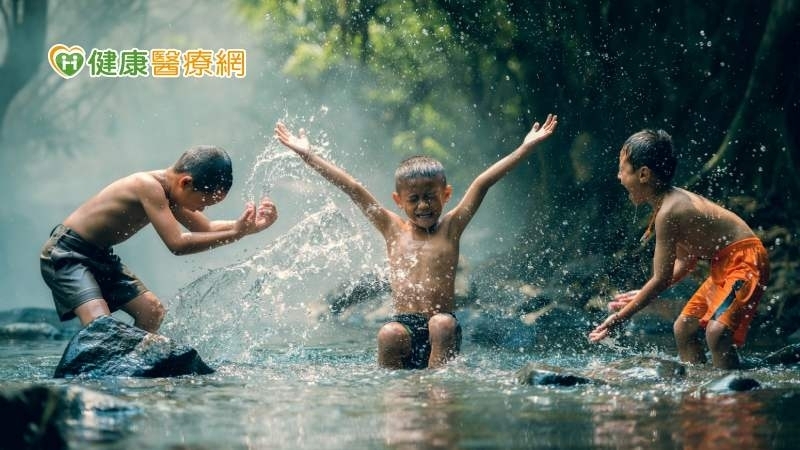 Nghịch nước vào mùa hè cần phải chú ý an toàn, đã có 321 vụ tử vong vì “đuối nước hoặc ngạt nước” vào năm 2022