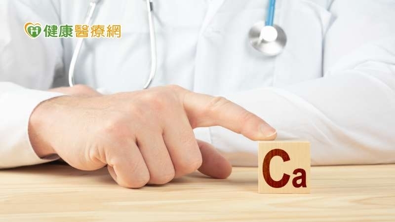 Uống canh xương hầm và sữa đậu nành có giúp bổ sung canxi?
