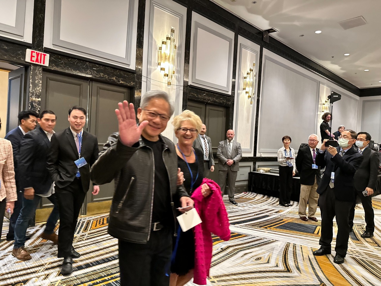 Bà Pelosi và ông Jensen Huang bất ngờ xuất hiện tại buổi tiệc cảm ơn của ông Trương Trung Mưu