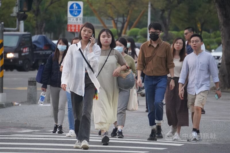 Luồng không khí lạnh suy yếu, ban ngày ấm áp, miền Bắc nhiệt độ cao nhất 23 độ C