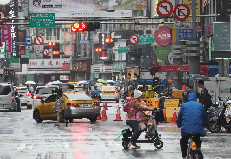 Gió mùa Đông Bắc tăng nhẹ, thời tiết trở lạnh, vùng Hoa Đông, vùng núi Trung Nam bộ vẫn có mưa