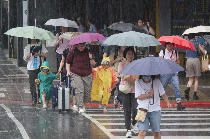 12 huyện thị phát cảnh báo mưa lớn, tập trung ở khu vực Nghi Lan, Hoa Liên và vùng núi từ Cao Hùng trở về phía Bắc