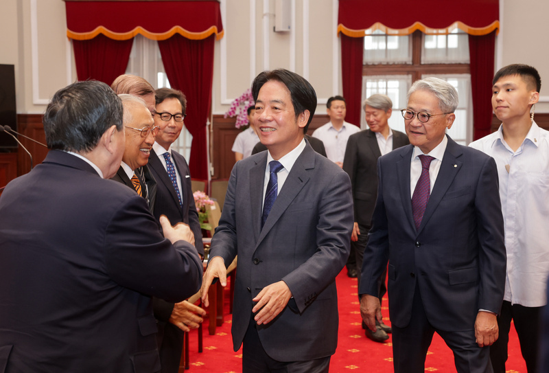 Tổng thống Lại Thanh Đức kêu gọi các doanh nghiệp tăng lương cho công nhân viên, để giải quyết vấn đề tiền lương “giậm chân tại chỗ”