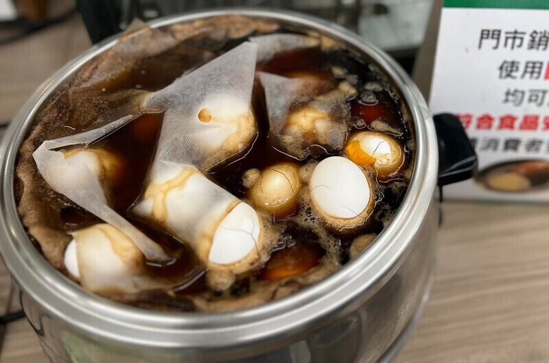 Các chuỗi siêu thị đã giảm giá trứng trà xuống mức thấp nhất là 7 Đài tệ để kích cầu tiêu dùng