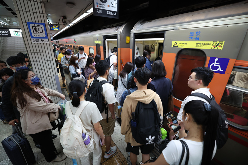 Vé cứng xe lửa sẽ sử dụng hình thức quét mã vào năm 2026 và sẽ không còn tình trạng kẹt vé