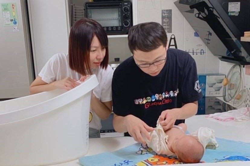 Để các bậc cha mẹ không phải lo lắng trong việc nuôi dạy con cái, chính quyền huyện Tân Trúc ra mắt 4 video hướng dẫn nuôi dạy con