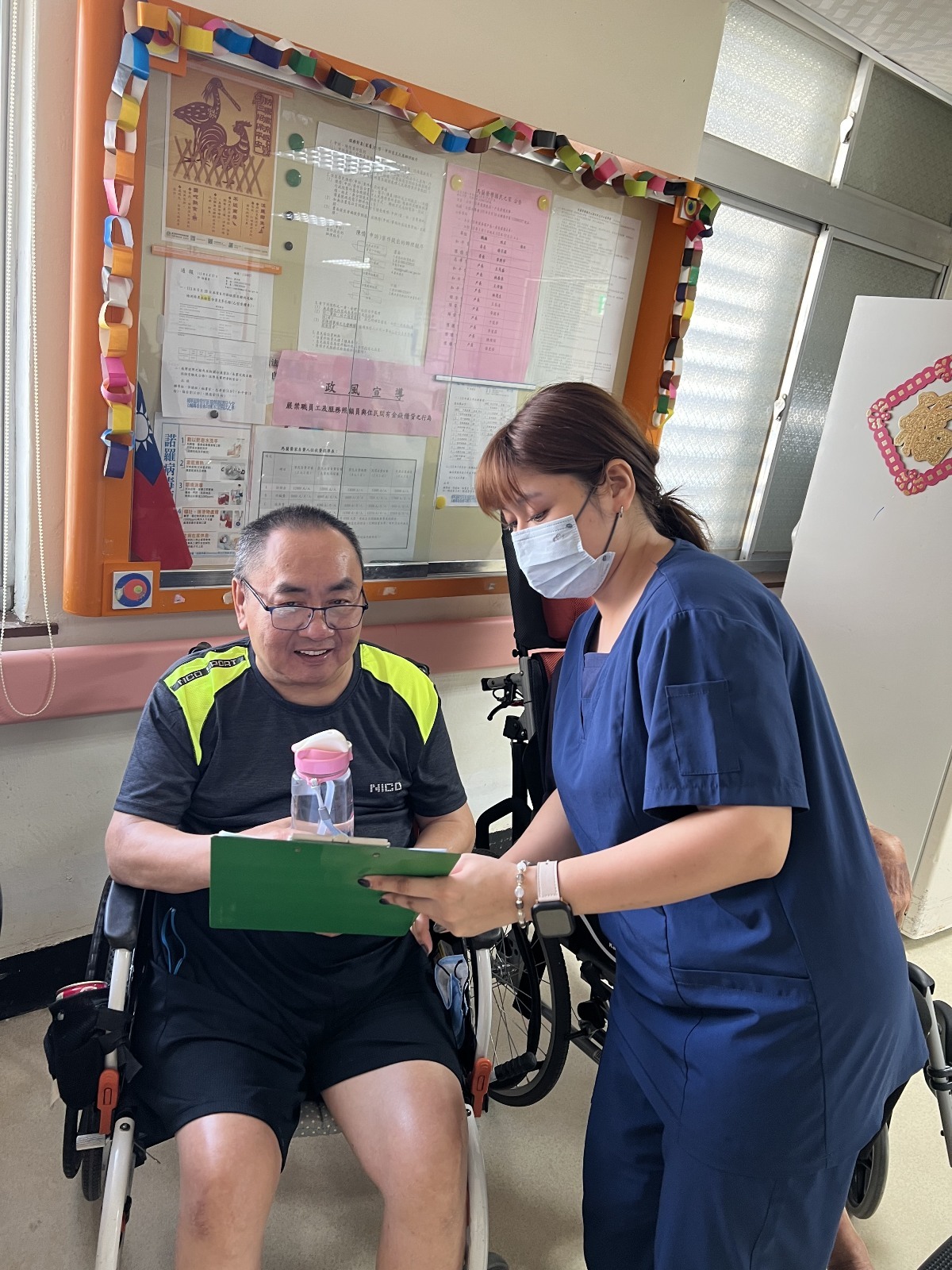 Nhà cựu chiến binh Malan khuyến khích uống nhiều nước để bảo vệ sức khỏe trong mùa hè nóng bức