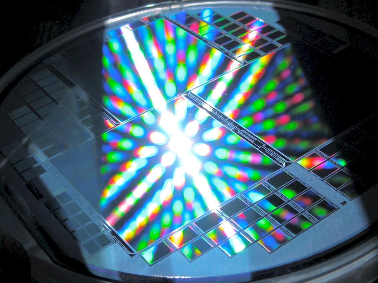 Reuters cho biết OpenAI, Broadcom và TSMC hợp tác tạo ra chip suy luận AI đầu tiên