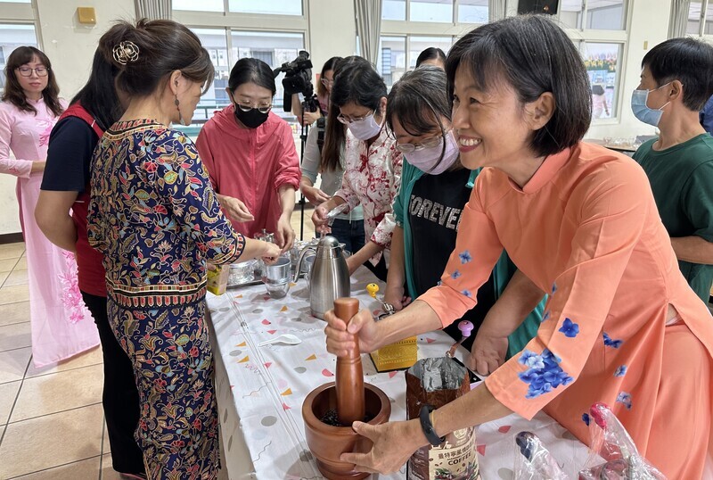 Cà phê Việt Nam tỏa sáng trong hoạt động giao lưu văn hóa của Sở Di dân tại Nam Đầu