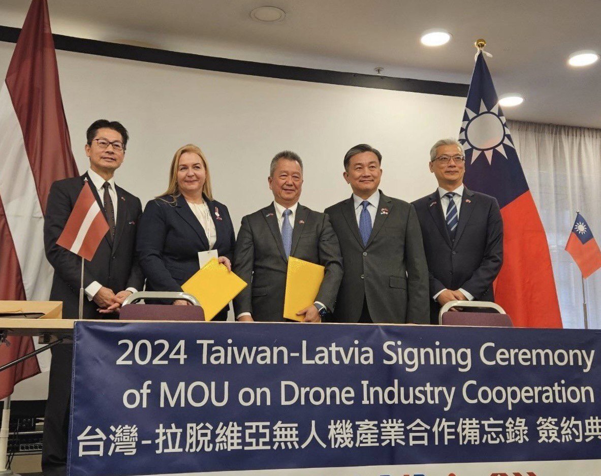 Phái đoàn đại diện ngành máy bay không người lái Đài Loan đến Latvia ký kết MOU hợp tác hai bên
