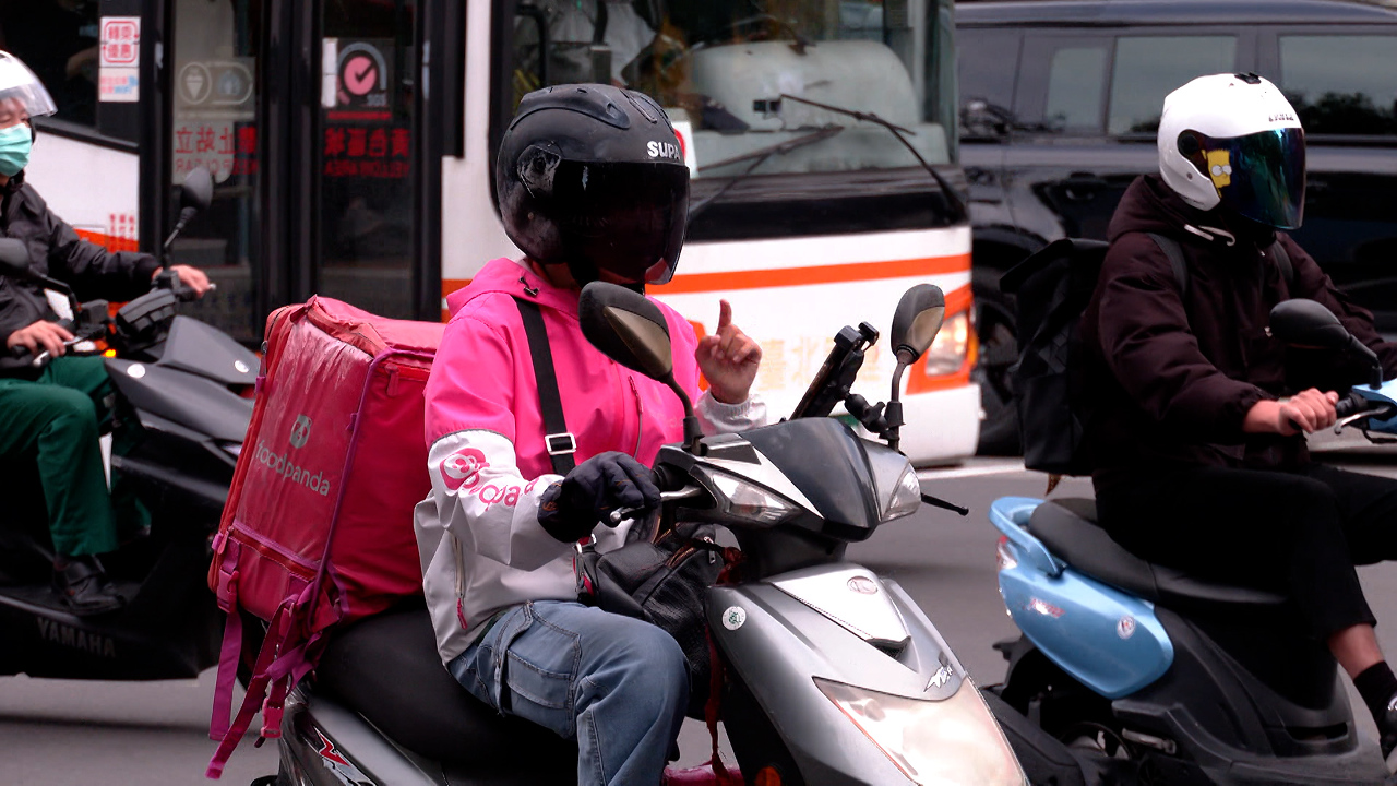 Shipper biểu tình phản đối trước nguy cơ Foodpand bị Uber Eats sáp nhập