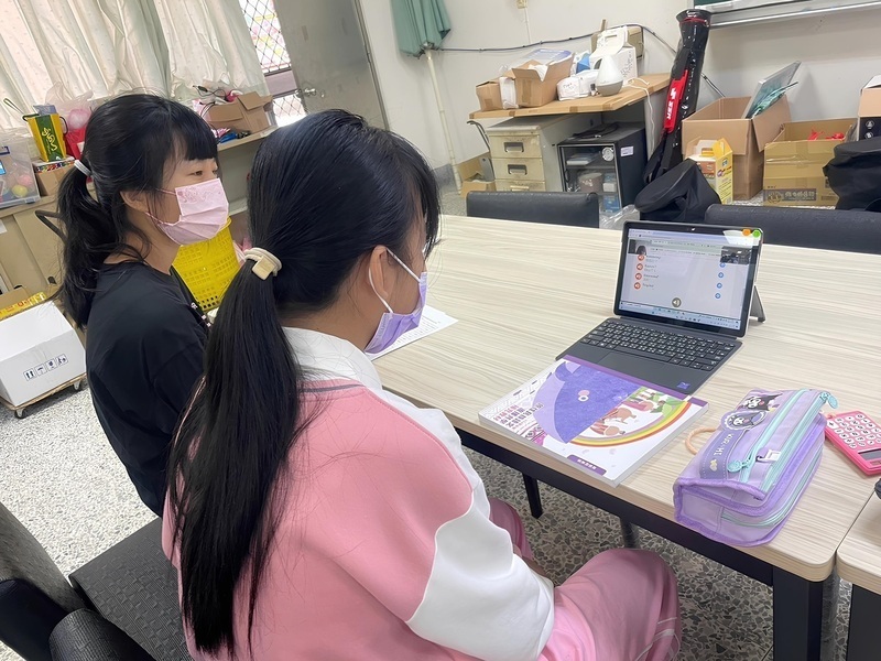Bộ Giáo dục triển khai chương trình cùng nhau học online, giúp học sinh khu vực nông thôn học tiếng dân tộc