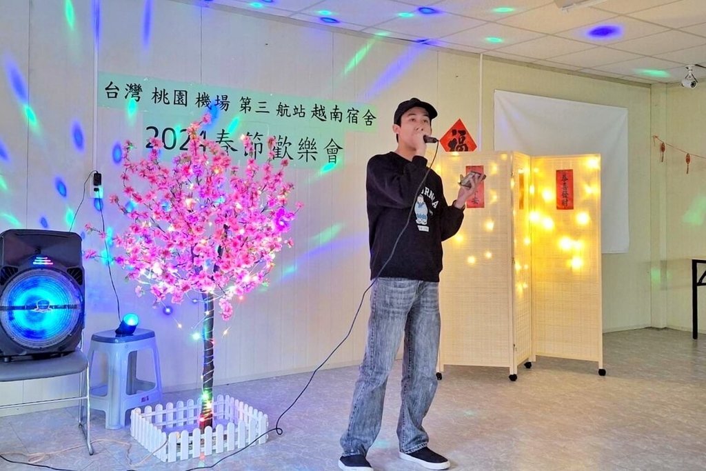 Không khí chuẩn bị đón Tết của lao động di trú đang làm việc tại dự án xây dựng nhà ga T3 Sân bay Đào Viên