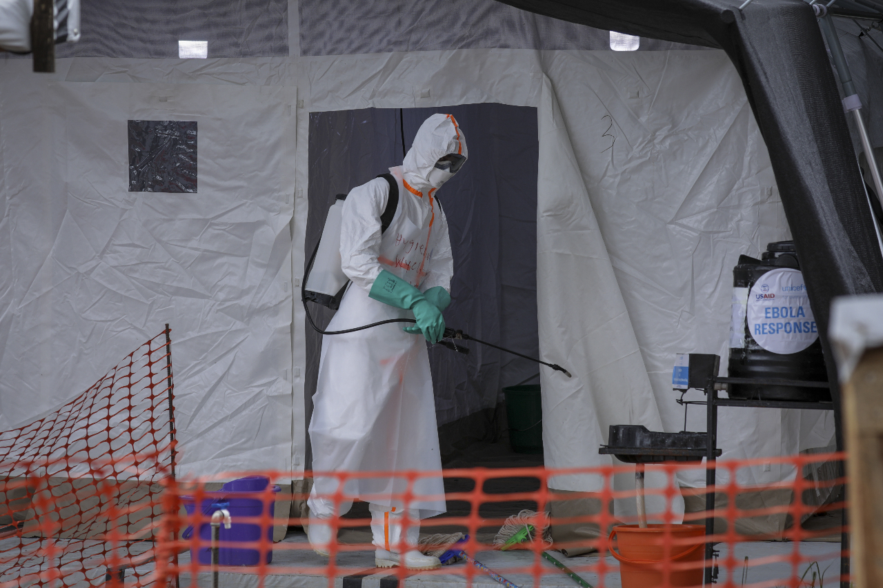 Uganda xác nhận bùng dịch Ebola tại thủ đô Kampala, một y tá đã tử vong vì nhiễm bệnh