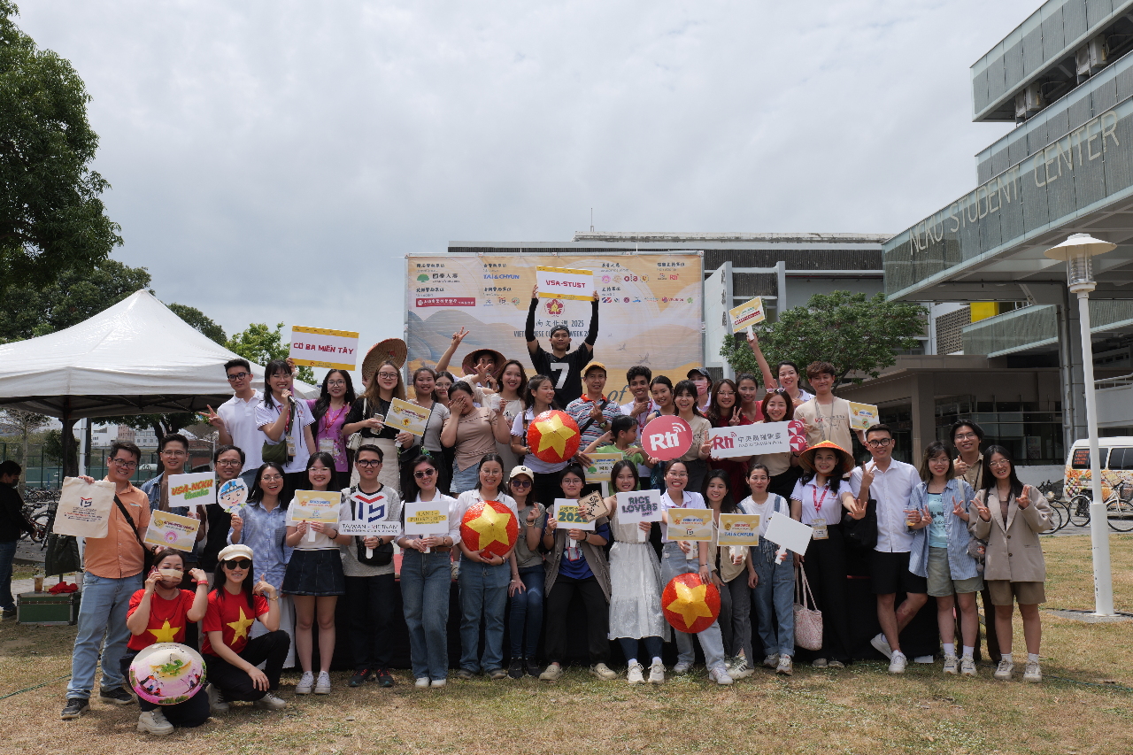 Tuần Văn Hóa Việt Nam 2025 với chủ đề “Hạt vàng Việt Nam” thu hút đông đảo sinh viên Việt Nam và quốc tế tham gia
