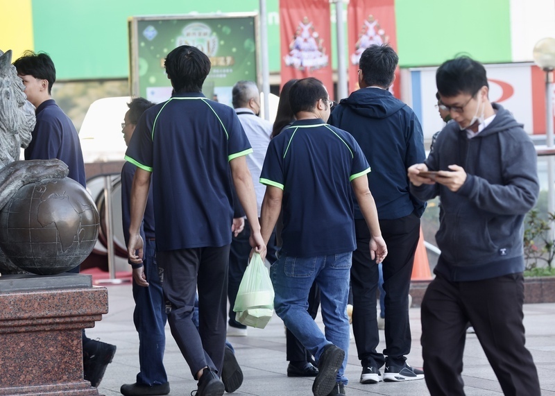 Mức tăng lương vượt tỷ lệ lạm phát liên tiếp 11 tháng, ngành tài chính đứng đầu với mức thưởng cuối năm khoảng 260 nghìn Đài tệ