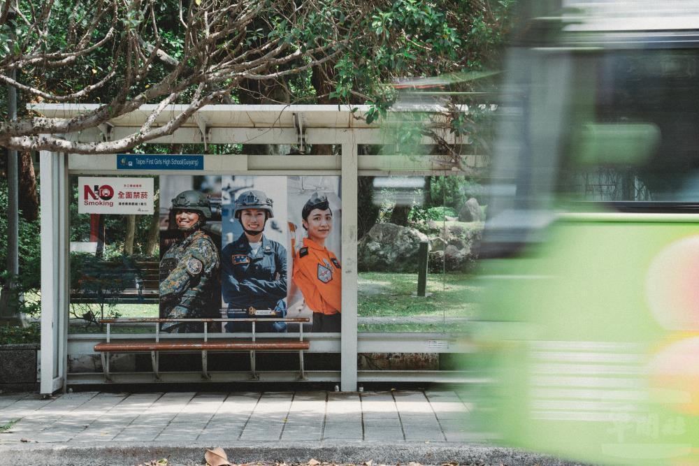 Bộ Quốc phòng triển khai Triển lãm hình ảnh binh sĩ quân đội Quốc gia tại 34 trạm xe bus Đài Bắc