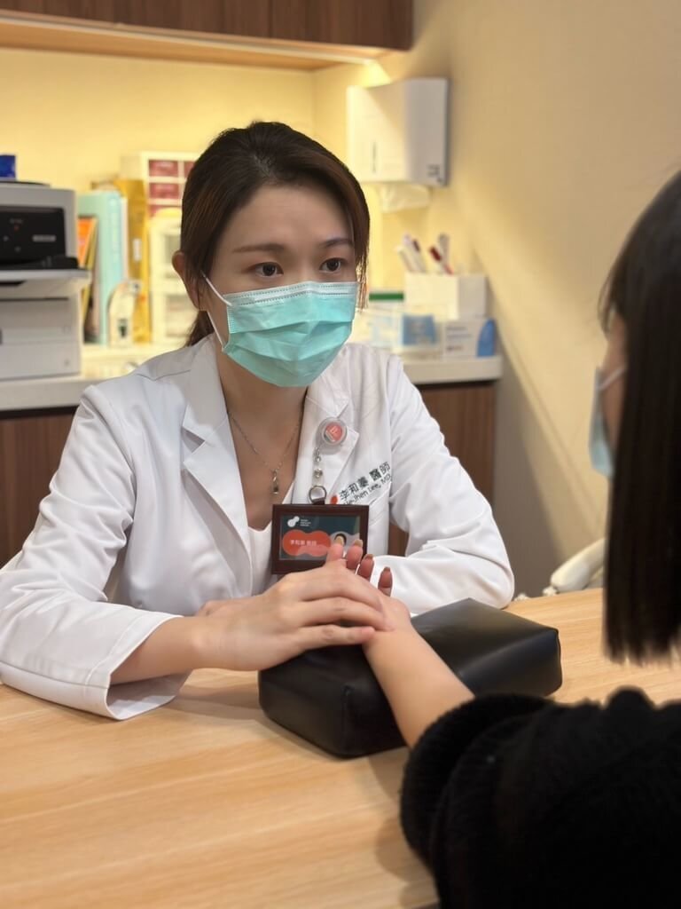 Trời nóng gây khó ngủ, Đông y khuyến khích dùng thực phẩm dưỡng âm thanh nhiệt, ngủ muộn và dậy sớm